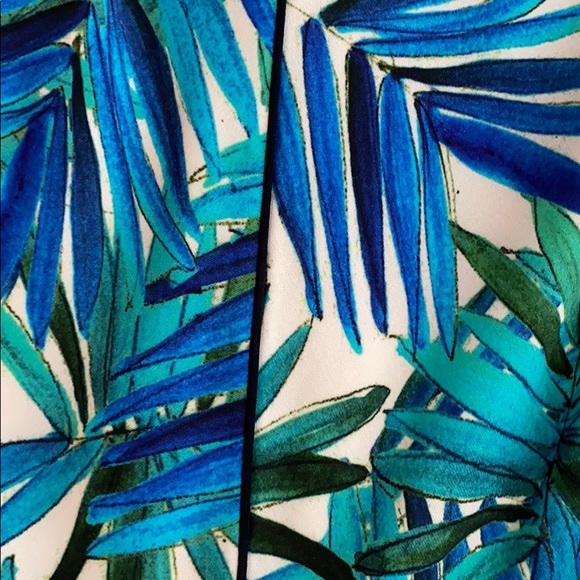 Gorgeous St. John’s Palm Dress 🌿 - Picture 3 of 9